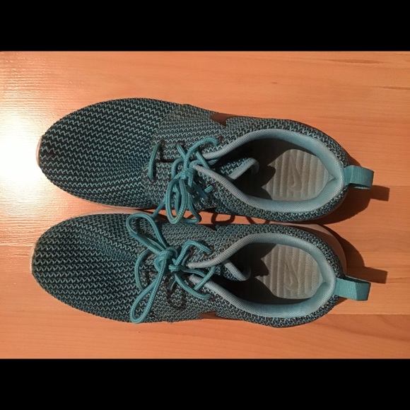 Turquoise Nike rosches sneakers - Picture 2 of 2